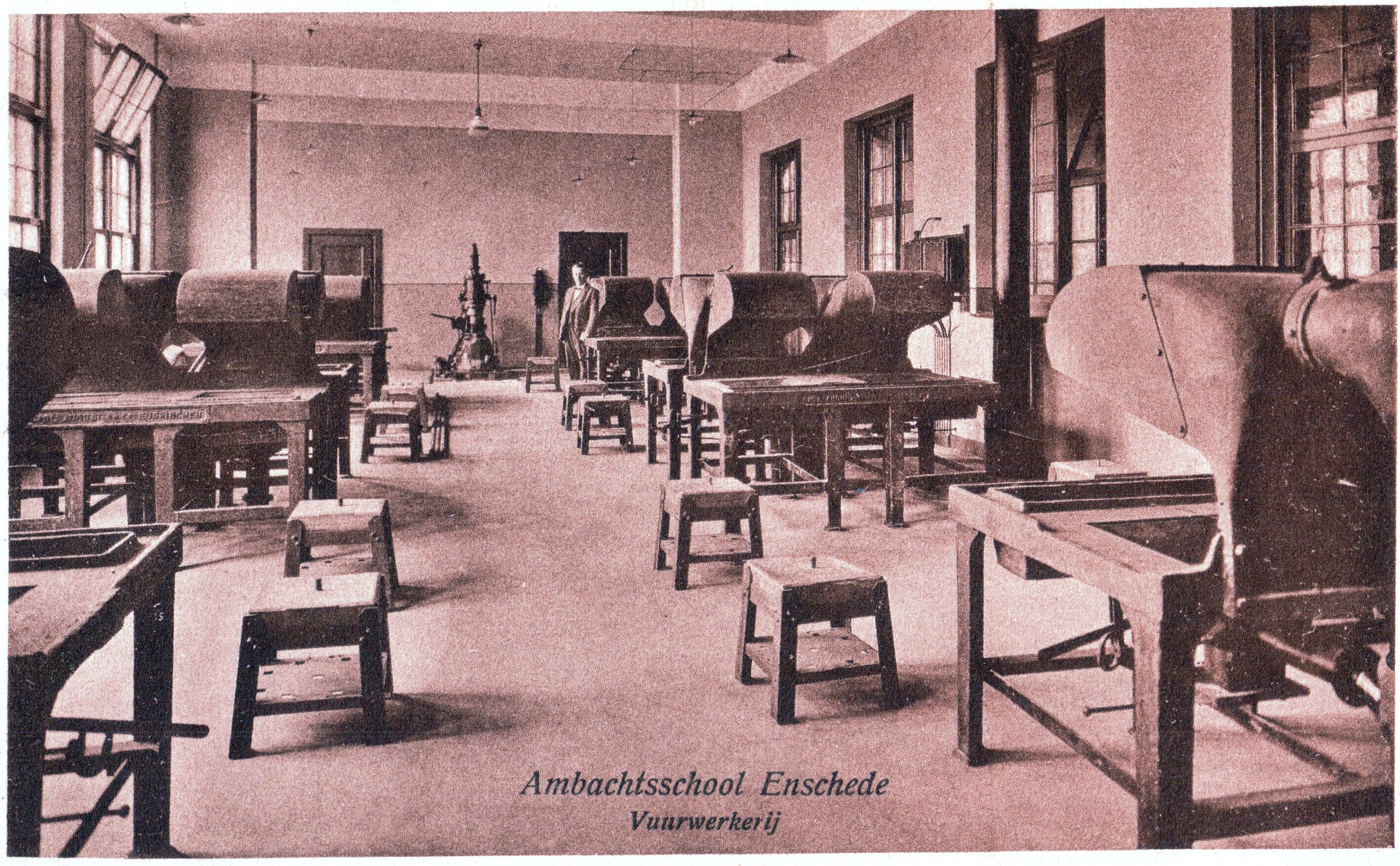 Ambachtschool-smederij-1927-0b763607.jpg